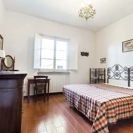 Lilla * Magazzini (Tuscany)